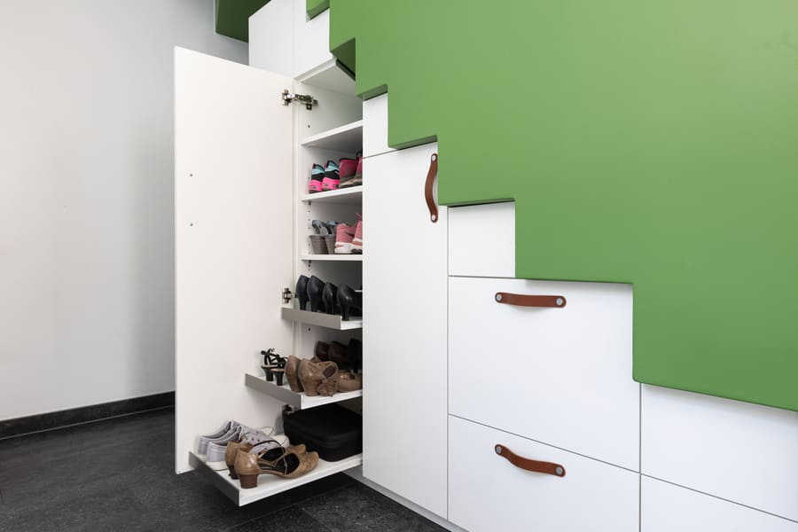 Details 13 Treppenschrank Details 13 Treppenschrank