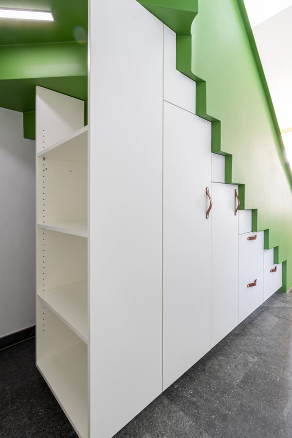 Details 21 Treppenschrank Details 21 Treppenschrank