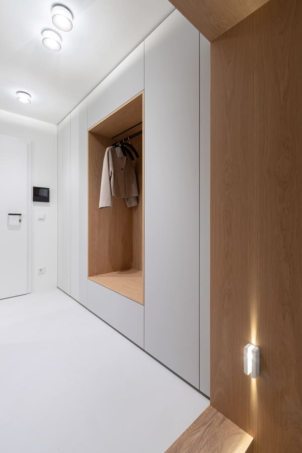 Garderobe von Tischler in kleinem Flur Garderobe von Tischler in kleinem Flur