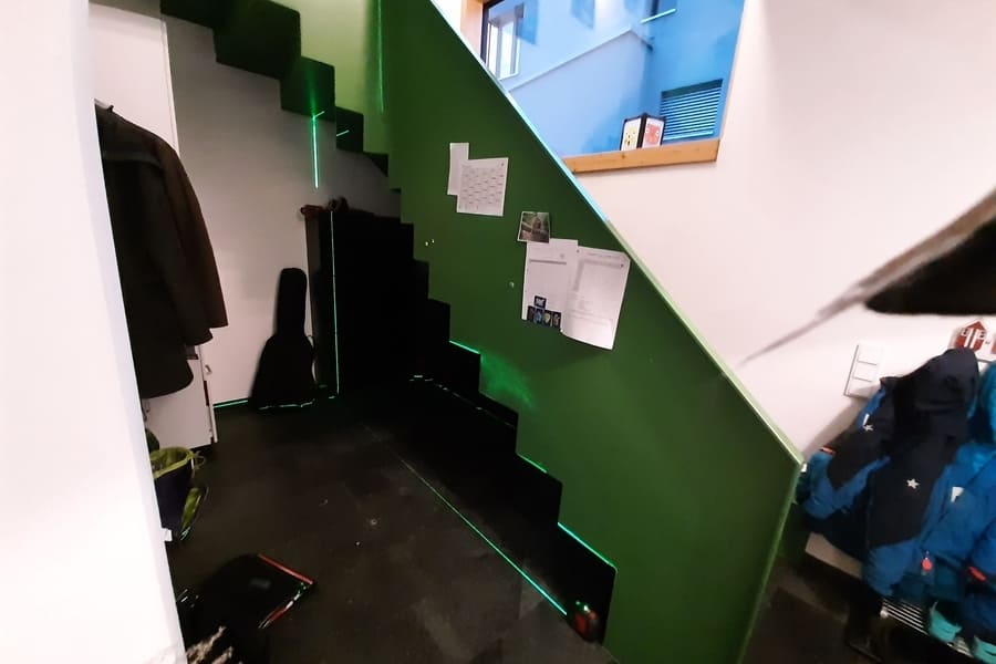 Schrank unter der Treppe - vorher