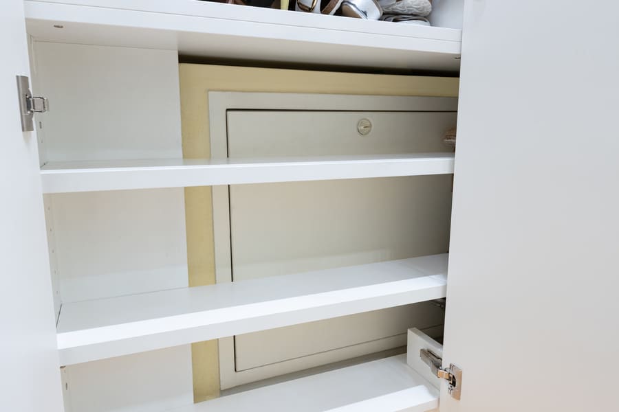 Stromkasten hinter Garderobe Stromkasten hinter Garderobe